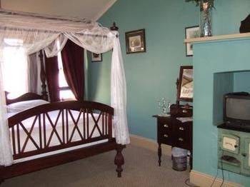 Lurline House - Accommodation Directory 3