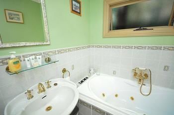Lurline House - Accommodation Directory 7