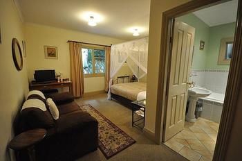 Lurline House - Accommodation Directory 10
