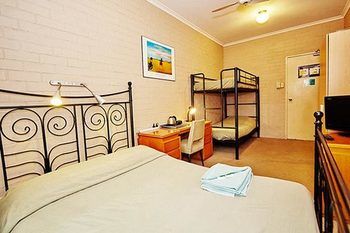 Billabong Gardens - Hostel - Accommodation Directory 7