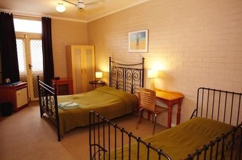 Billabong Gardens - Hostel - Accommodation Directory 8