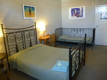 Billabong Gardens - Hostel - Accommodation Directory 25