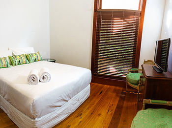 The Regents Park - Accommodation Directory 7