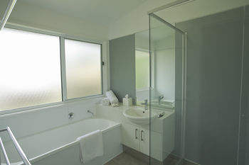 The Noosa Sound Holiday Collection - Accommodation Directory 4