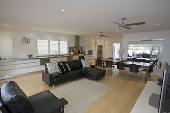 The Noosa Sound Holiday Collection - Accommodation Directory 6