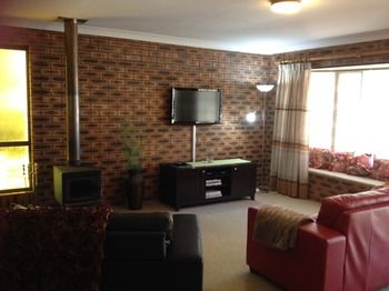 Shady Trees Barrington Holiday House - Accommodation Directory 5