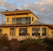 Dolphin Holiday House - Accommodation Directory