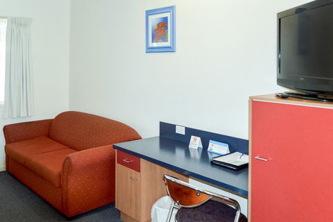 BEST WESTERN Boulevard Lodge - Accommodation Directory 7