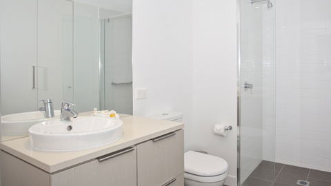BEST WESTERN Islington Apartments - Accommodation Directory 3