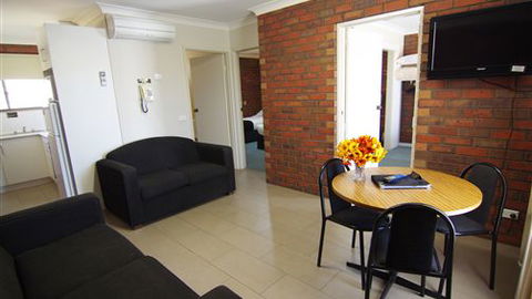 Jacaranda Motel & Holiday Units - Accommodation Directory 1