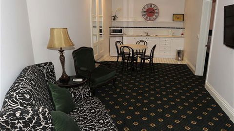 The Yarrawonga Hotel - Accommodation Directory 1