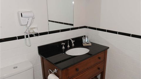 The Yarrawonga Hotel - Accommodation Directory 2