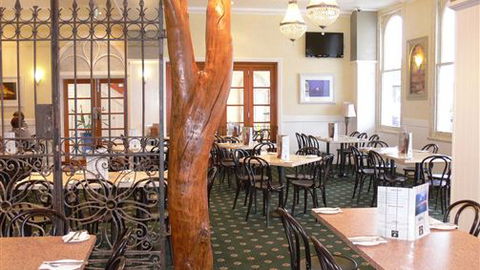 The Yarrawonga Hotel - Accommodation Directory 4