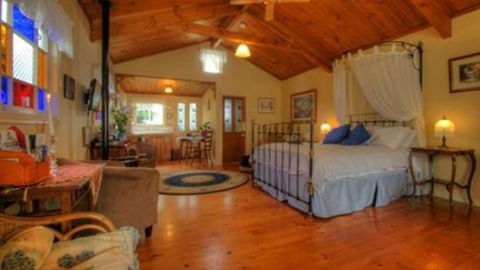 Braeside Garden Cottages - Accommodation Directory 0