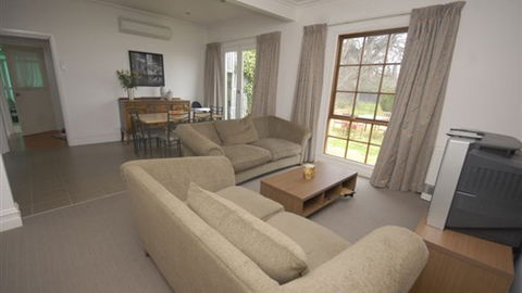 Bowden Cottage - Accommodation Directory 0