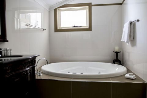 Bli Bli House Luxury Accommodation - Accommodation Directory 12