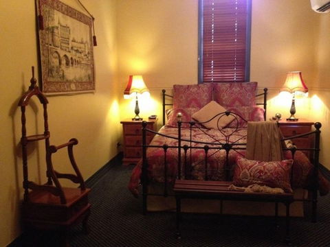 Church House B&B Gundagai - Accommodation Directory 4