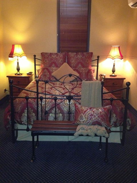 Church House B&B Gundagai - Accommodation Directory 5