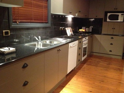 Church House B&B Gundagai - Accommodation Directory 8
