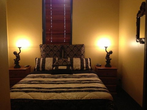 Church House B&B Gundagai - Accommodation Directory 9