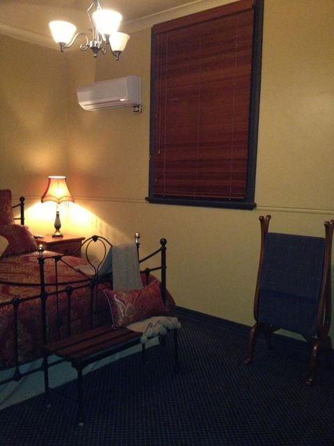 Church House B&B Gundagai - Accommodation Directory 12