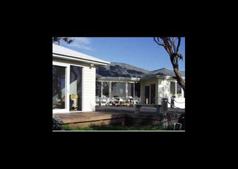 HolidayMakers - Accommodation Directory 0