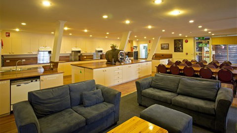 Alpha Ski Lodge - Accommodation Directory 0