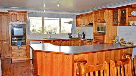 Annie's Garden Retreat - Accommodation Directory 4
