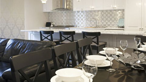 Executive Townhouse On MacArthur - Accommodation Directory 1