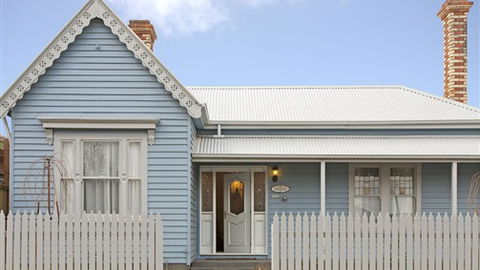 Executive Townhouse On MacArthur - Accommodation Directory 2