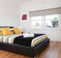 Phyl  May's Luxury Accommodation - Accommodation Directory