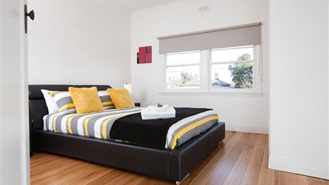 Phyl & May's Luxury Accommodation - Accommodation Directory 0
