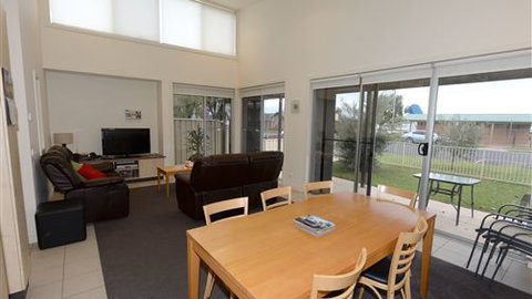 Murray Grange Villa Eight - Accommodation Directory 2