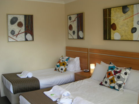 3 Sisters Motel & Cottage - Accommodation Directory 1