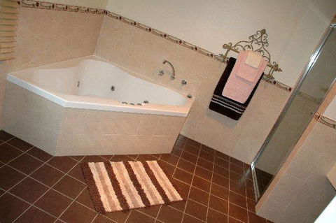 Wombat Lodge - Accommodation Directory 1