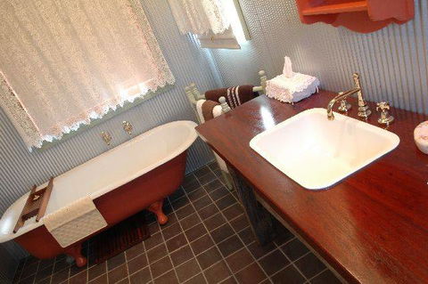 Wombat Lodge - Accommodation Directory 3