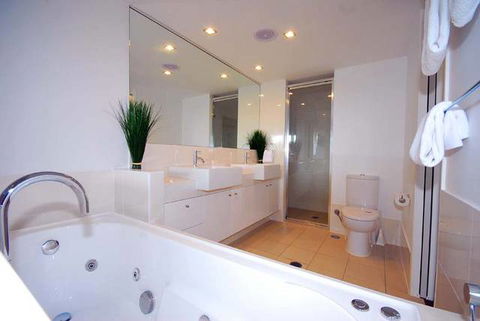 Beaches On Lammermoor Apartments - Accommodation Directory 2