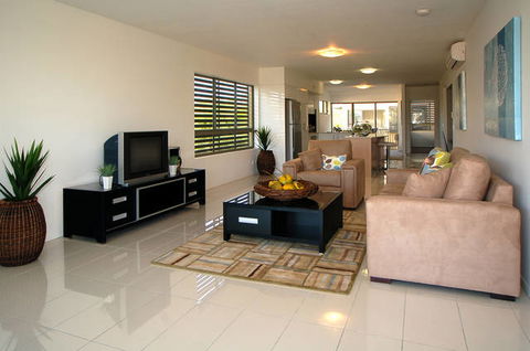 Beaches On Lammermoor Apartments - Accommodation Directory 3