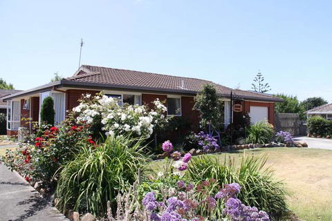 Birchwood Devonport Self Contained Self Catering Accommodation - Accommodation Directory 0
