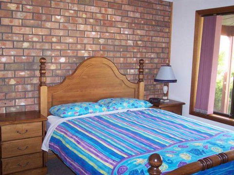 Bott's Beach Retreat - Accommodation Directory 1