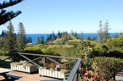 Cascade Garden Apartments - Accommodation Directory 1