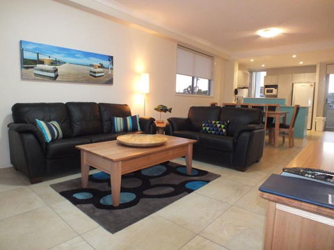 Pacific Marina Apartments - Accommodation Directory 1
