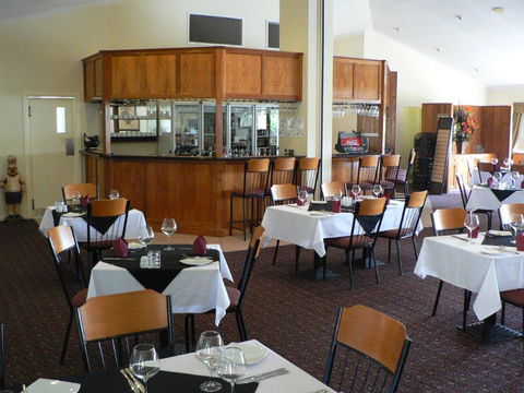Emerald Explorers Inn - Accommodation Directory 5