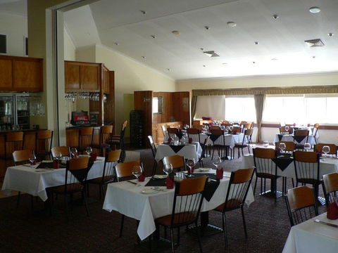 Emerald Explorers Inn - Accommodation Directory 6
