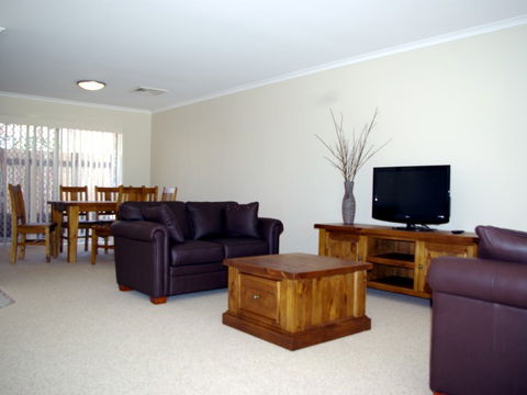 Fairways Bed & Breakfast At Jerilderie - Accommodation Directory 2