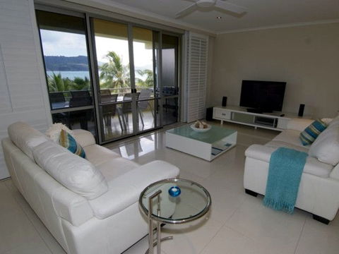 Hamilton Island Private Apartment - Poinciana - Accommodation Directory 1
