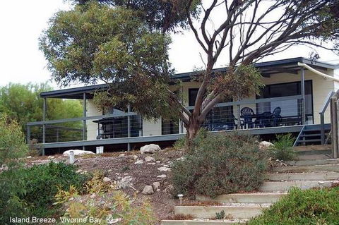 Island Breeze - Accommodation Directory 0