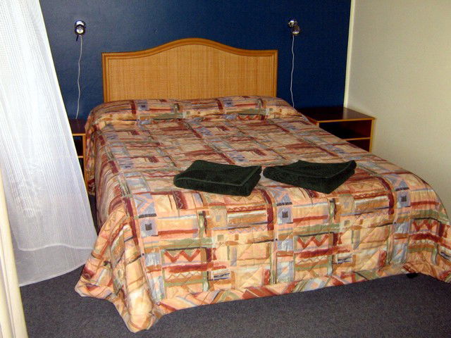Broadbeach Waters QLD Accommodation Directory