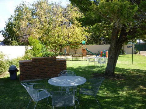 Nicholas Royal Motel - Accommodation Directory 3