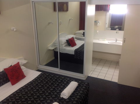 Parkside Motel & Licensed Restaurant - Accommodation Directory 3